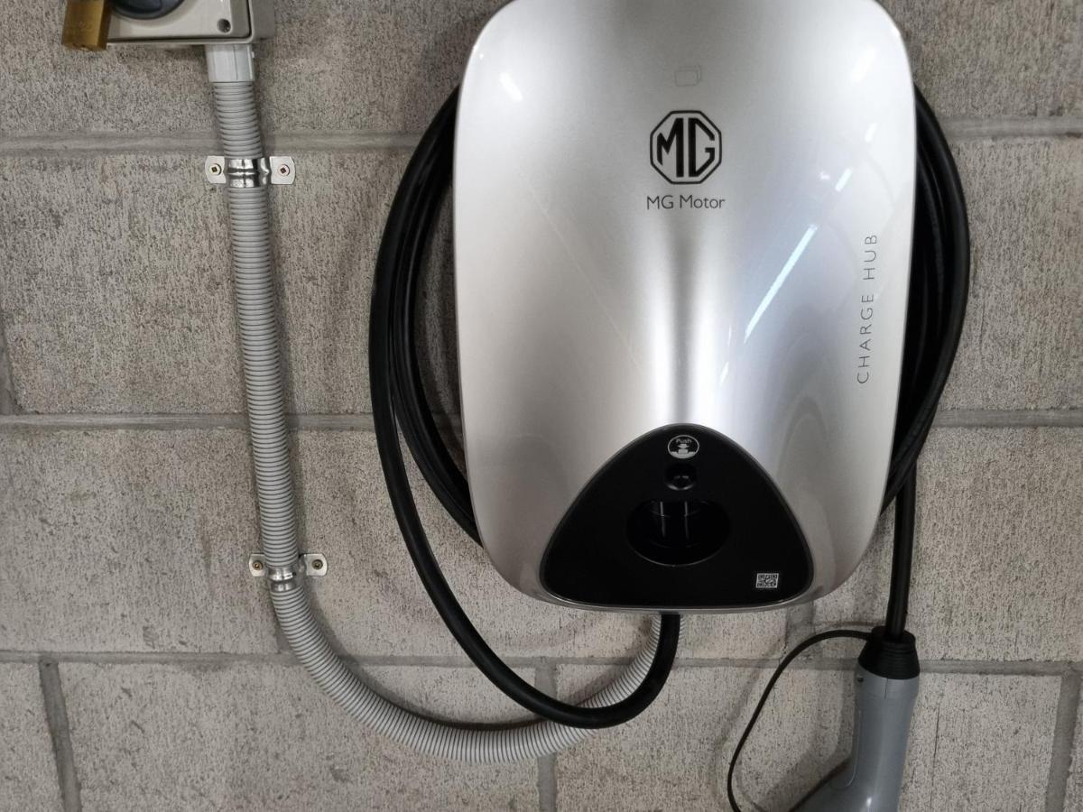 Sacred Waters Taupo Lejlighedshotel Eksteriør billede MG Motor UK charging station