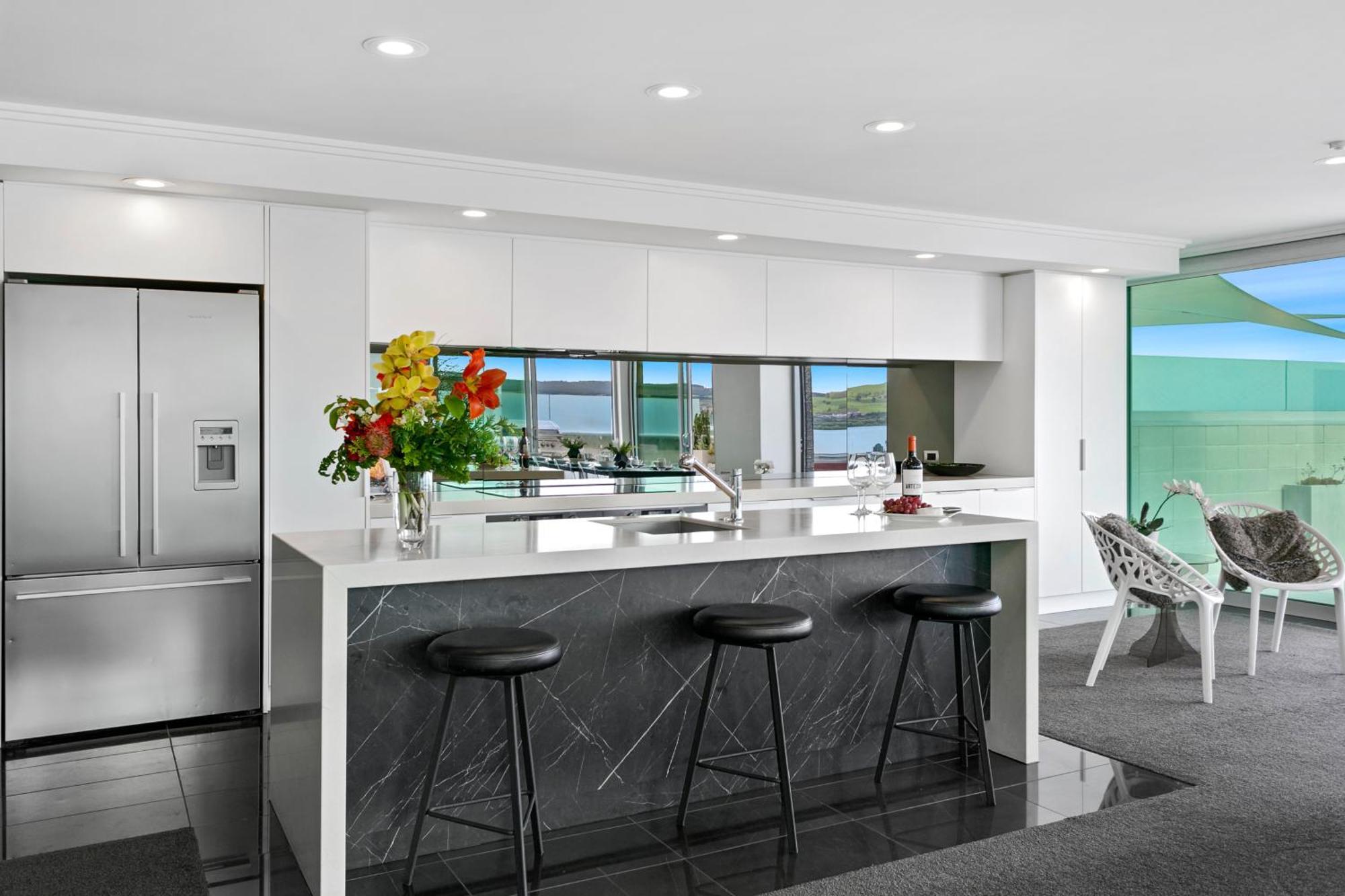 Sacred Waters Taupo Lejlighedshotel Eksteriør billede A modern kitchen