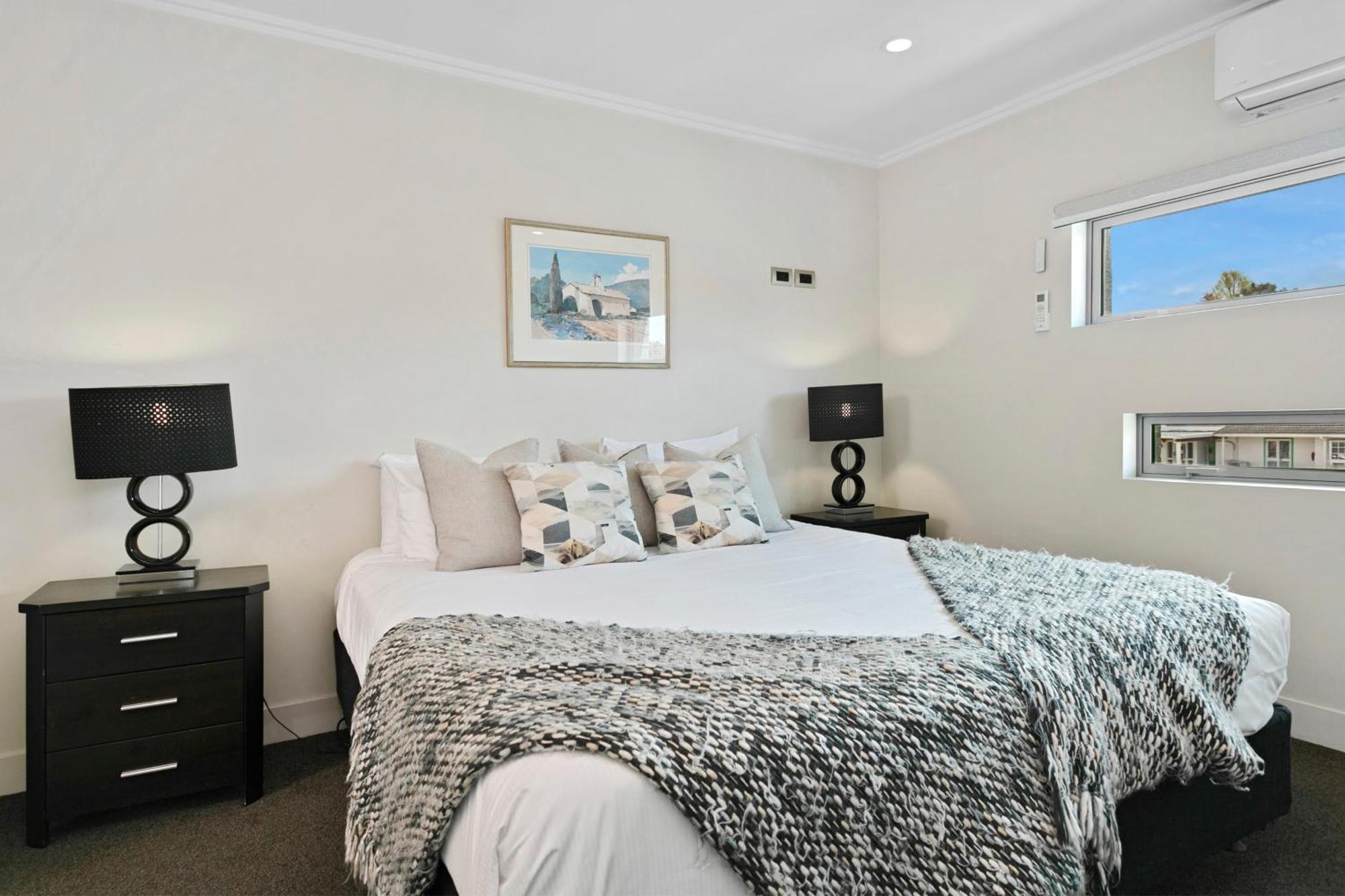 Sacred Waters Taupo Lejlighedshotel Eksteriør billede A bedroom in a house
