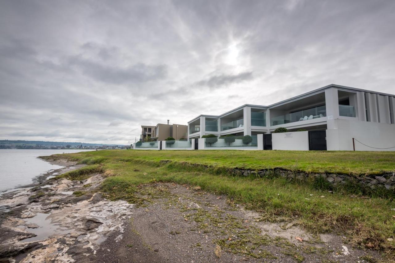 Sacred Waters Taupo Lejlighedshotel Eksteriør billede Modern houses in the town