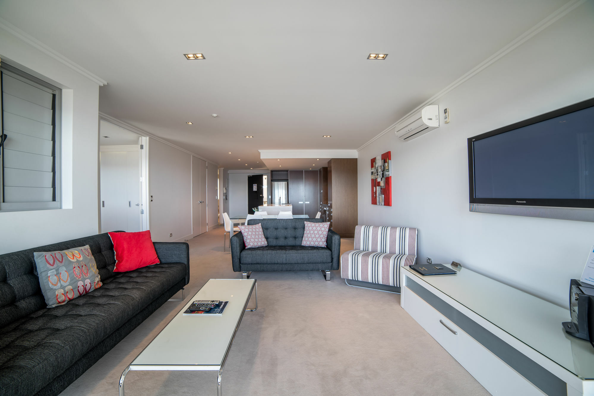 Sacred Waters Taupo Lejlighedshotel Eksteriør billede A living room in a modern apartment